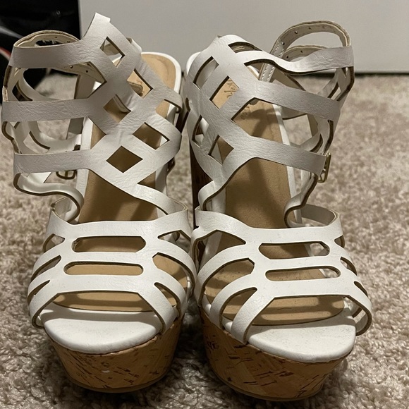 White wedges - Picture 2 of 3